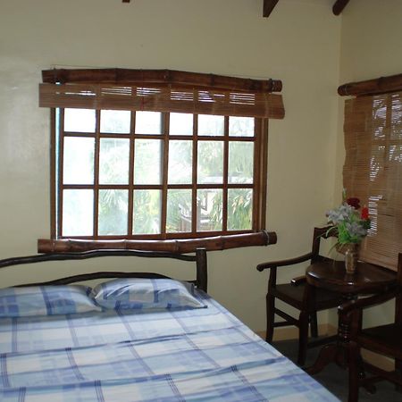 Casa Aviara Resort & Hotel Puerto Galera Esterno foto