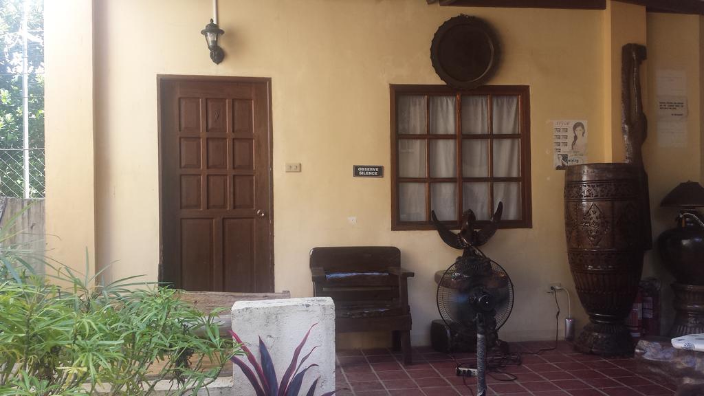 Casa Aviara Resort & Hotel Puerto Galera Esterno foto