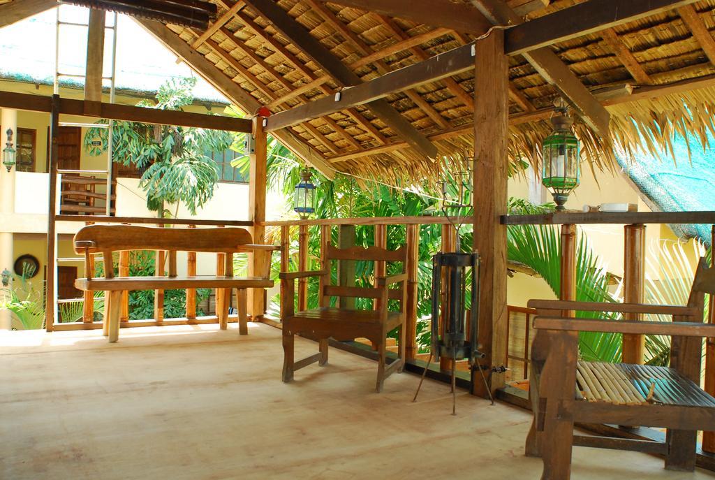 Casa Aviara Resort & Hotel Puerto Galera Esterno foto